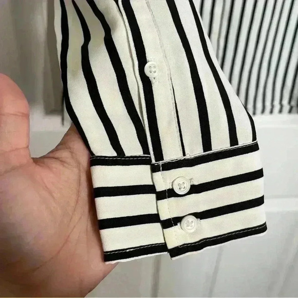 EXPRESS Portofino Black and white striped Women’s Button down | size X-Small - Picture 7 of 10